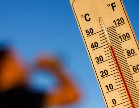 Thermometer reading 100 degrees Fahrenheit or 37 degrees Celsius